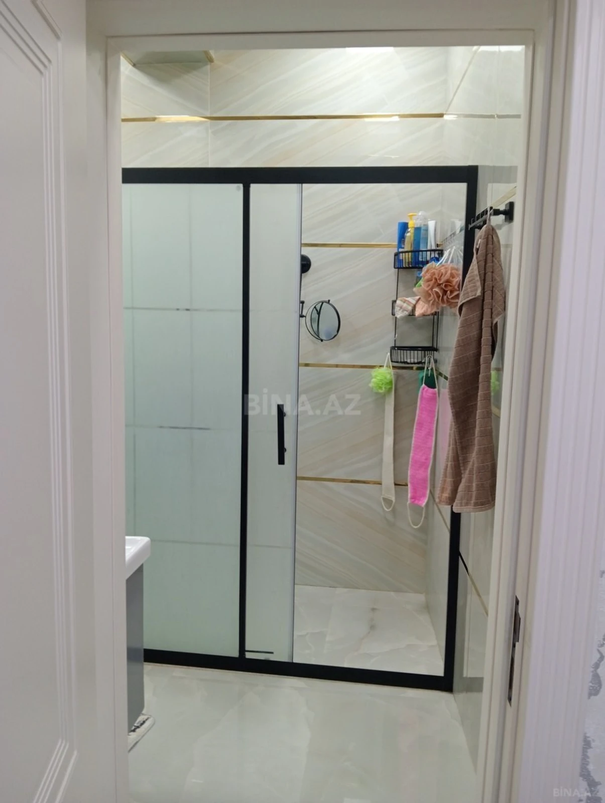 Satılır 4 otaqlı mənzil 136 m²