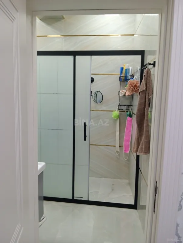 Satılır 4 otaqlı mənzil 136 m²