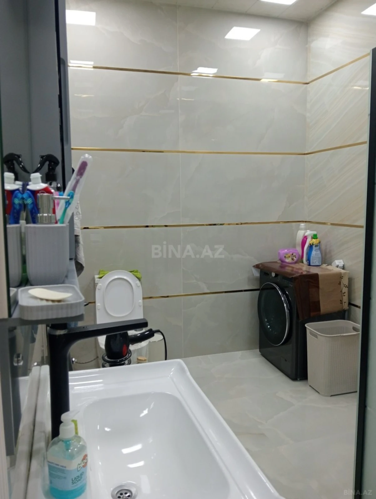 Satılır 4 otaqlı mənzil 136 m²