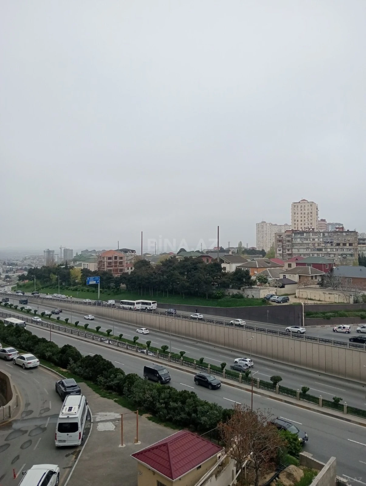 Satılır 4 otaqlı mənzil 136 m²