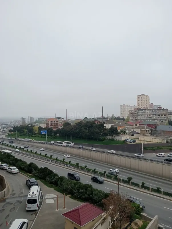 Satılır 4 otaqlı mənzil 136 m²