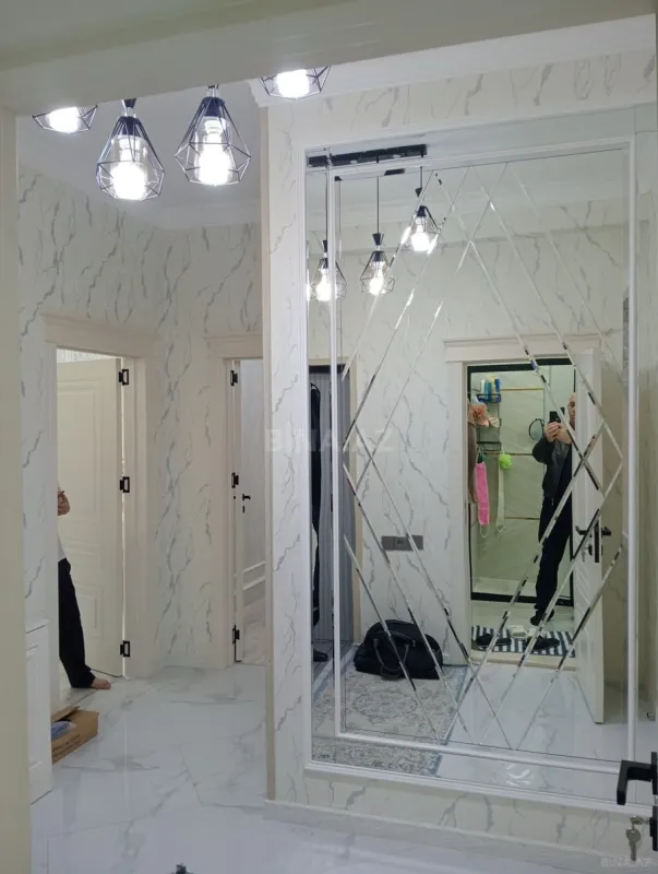 Satılır 4 otaqlı mənzil 136 m²
