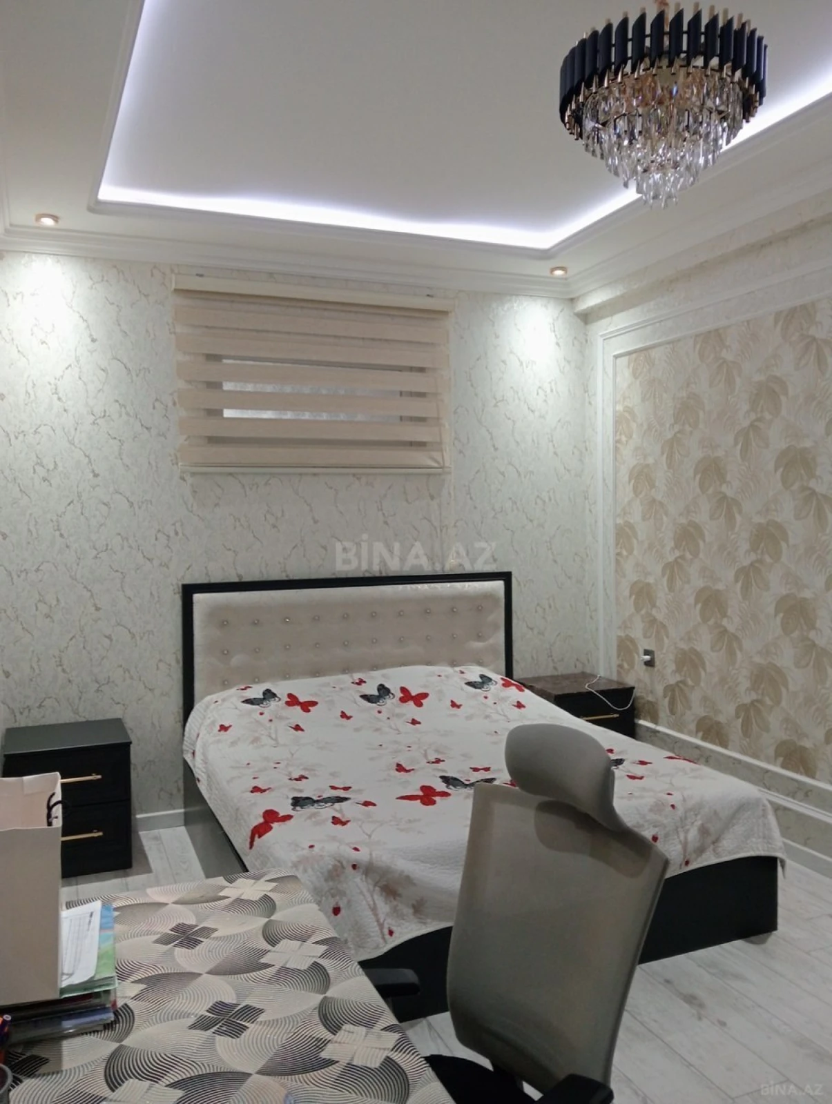 Satılır 4 otaqlı mənzil 136 m²