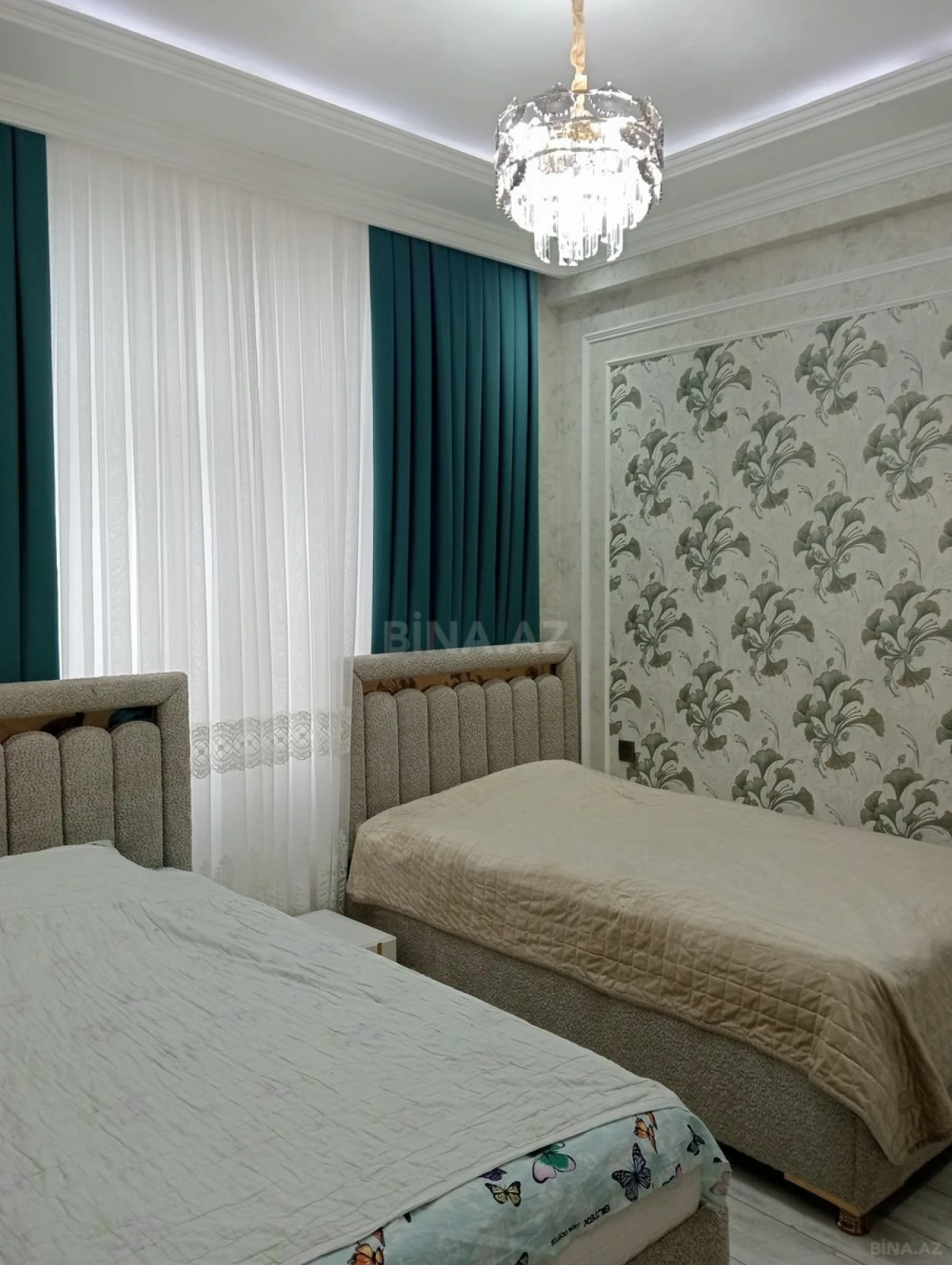 Satılır 4 otaqlı mənzil 136 m²