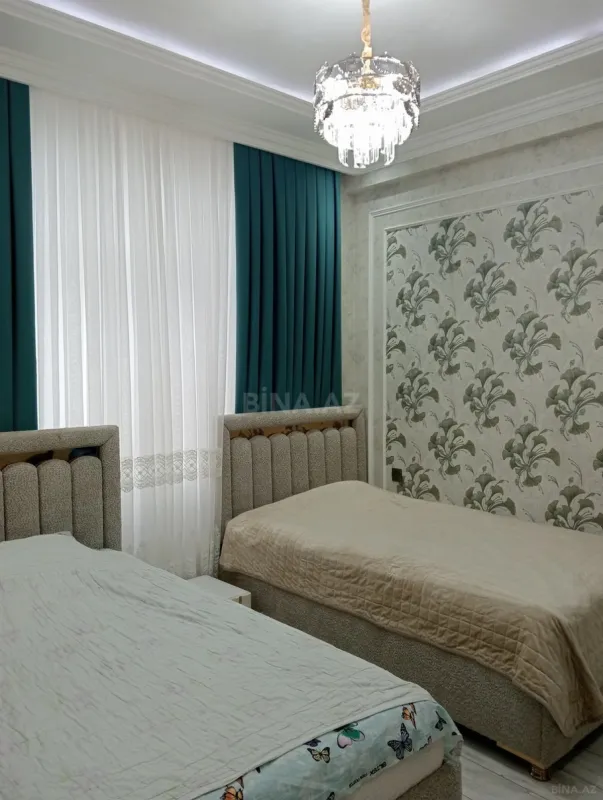 Satılır 4 otaqlı mənzil 136 m²