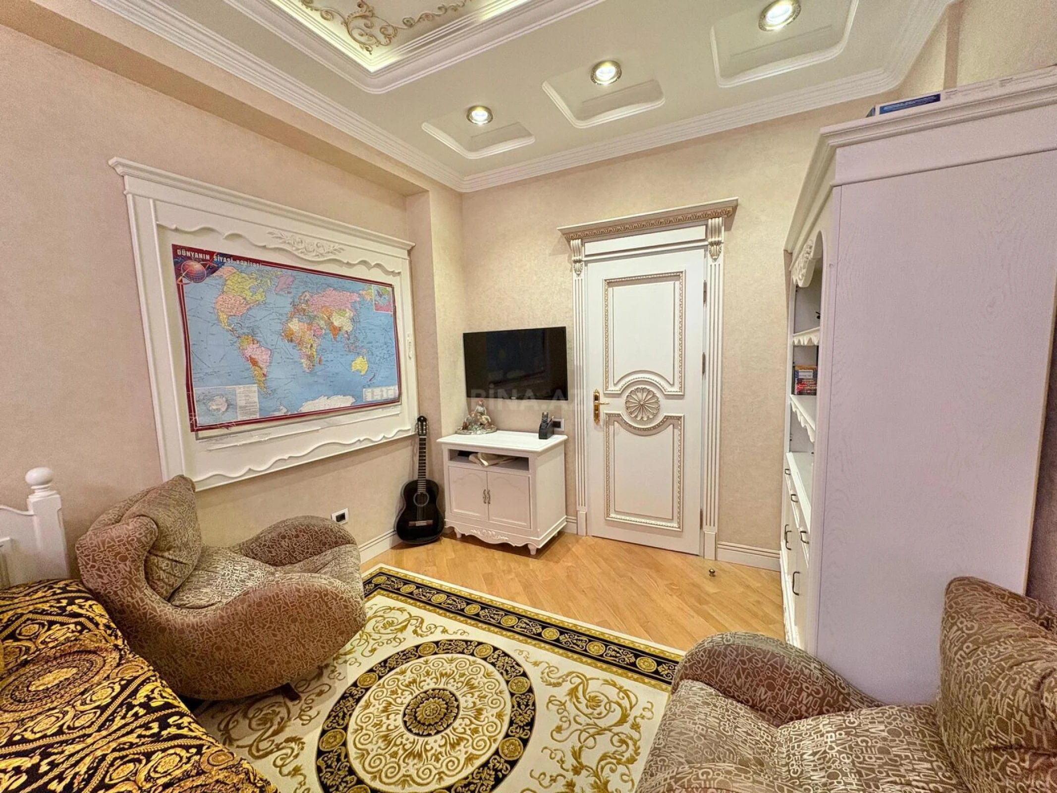 Satılır 3 otaqlı mənzil 165 m²