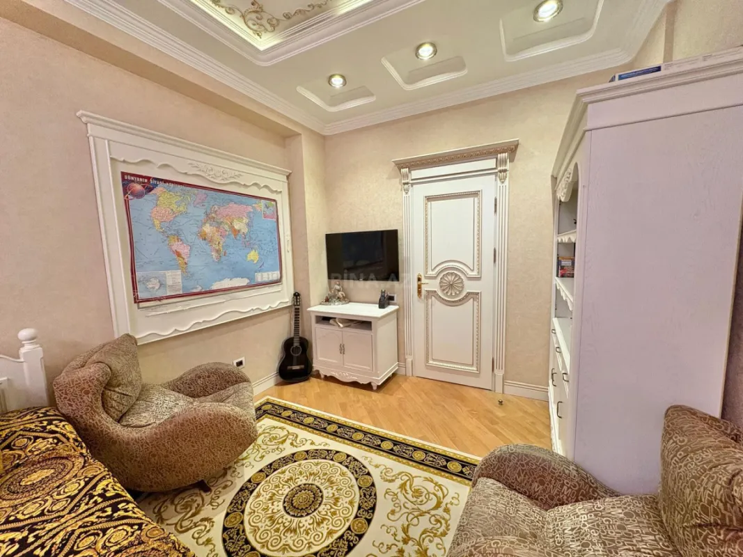 Satılır 3 otaqlı mənzil 165 m²