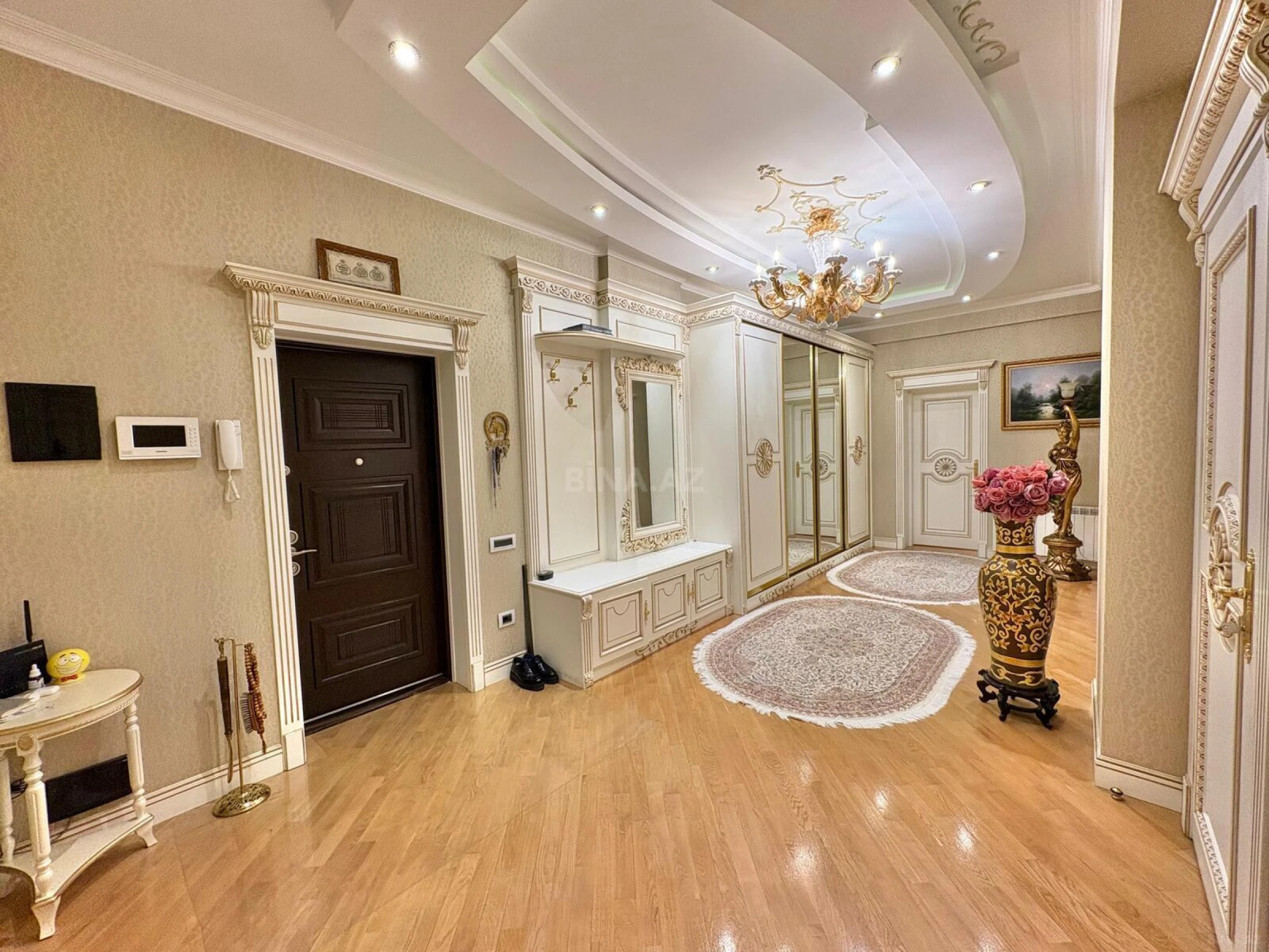 Satılır 3 otaqlı mənzil 165 m²