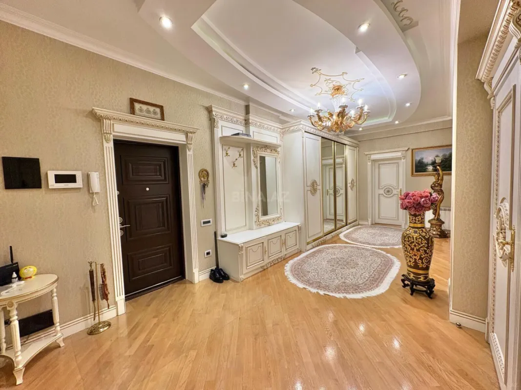 Satılır 3 otaqlı mənzil 165 m²