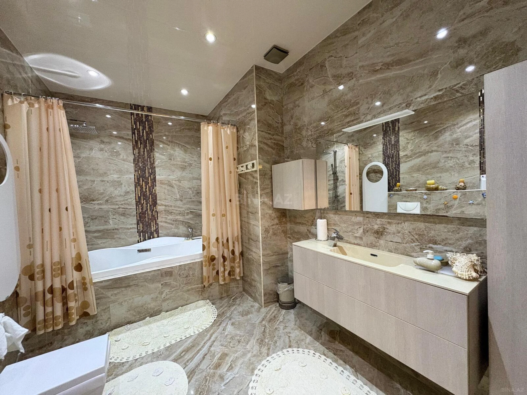 Satılır 3 otaqlı mənzil 165 m²