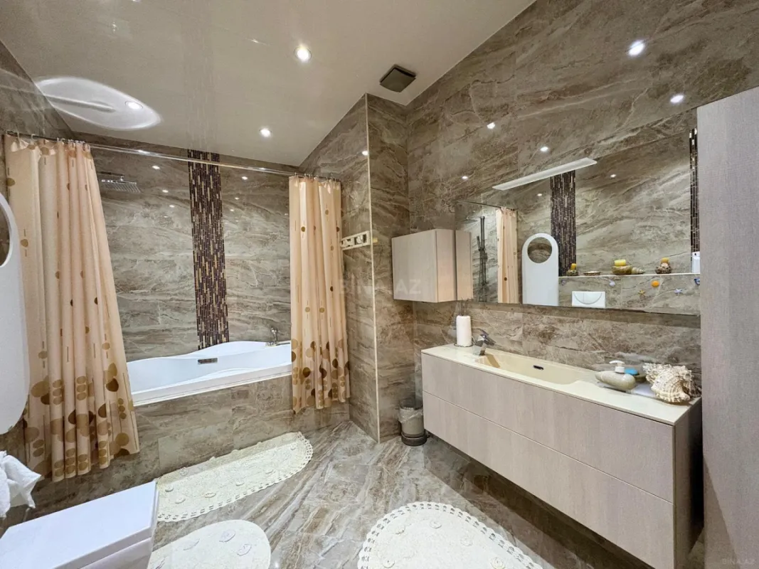 Satılır 3 otaqlı mənzil 165 m²