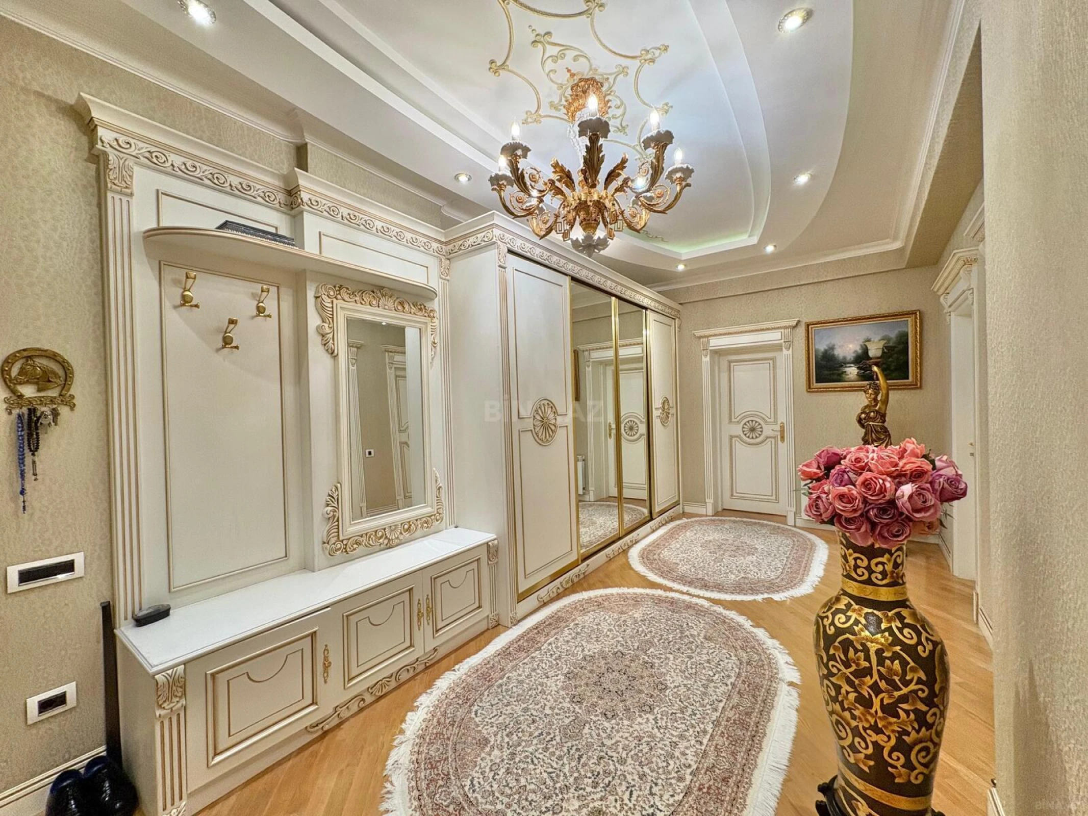 Satılır 3 otaqlı mənzil 165 m²