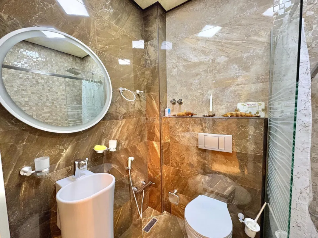 Satılır 3 otaqlı mənzil 165 m²