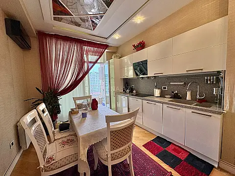 Satılır 3 otaqlı mənzil 165 m²