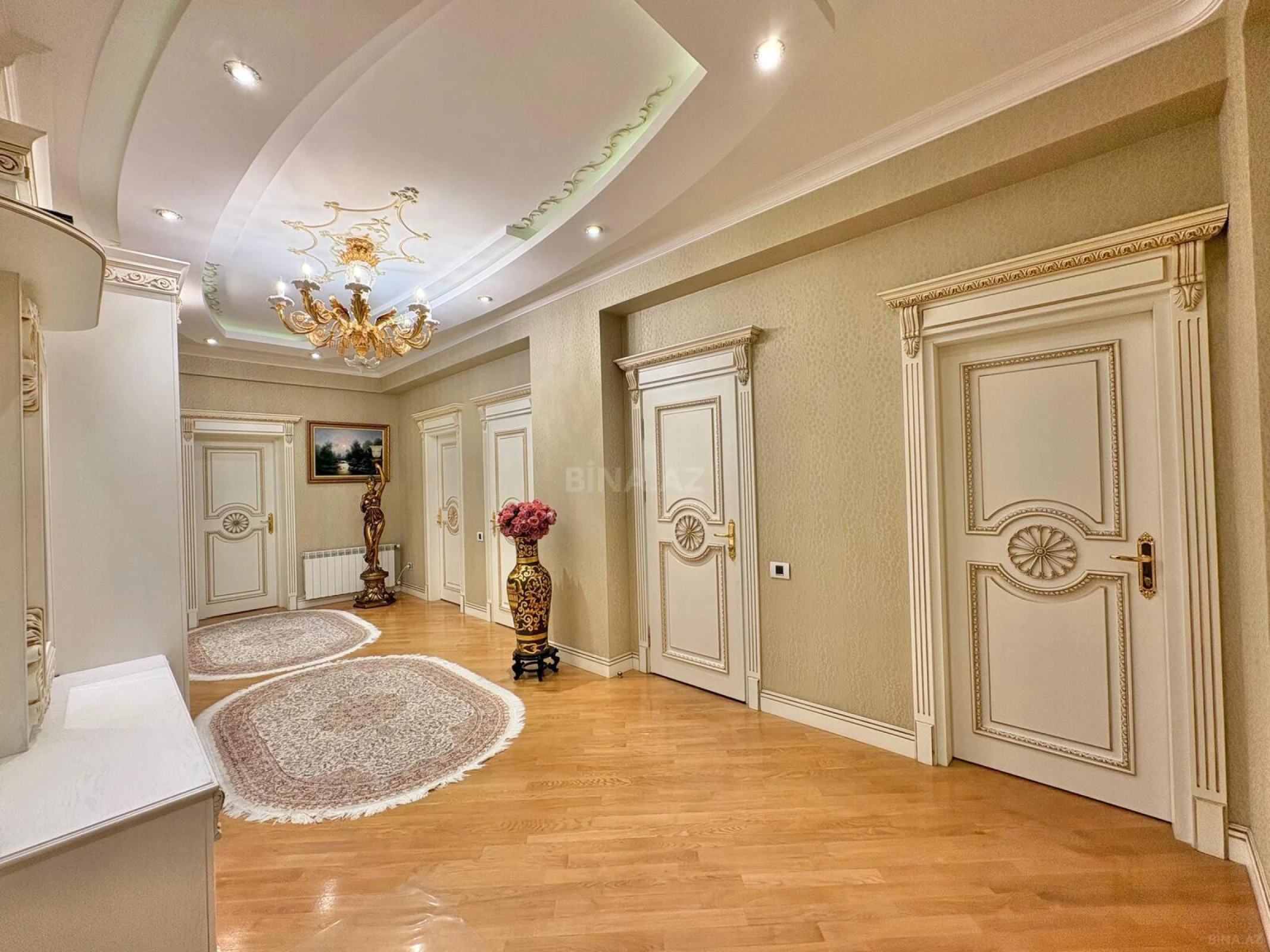 Satılır 3 otaqlı mənzil 165 m²