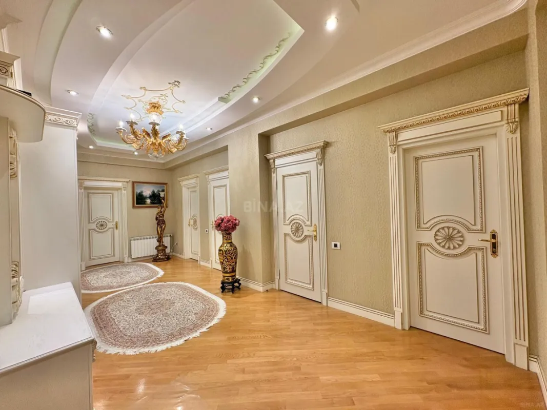 Satılır 3 otaqlı mənzil 165 m²