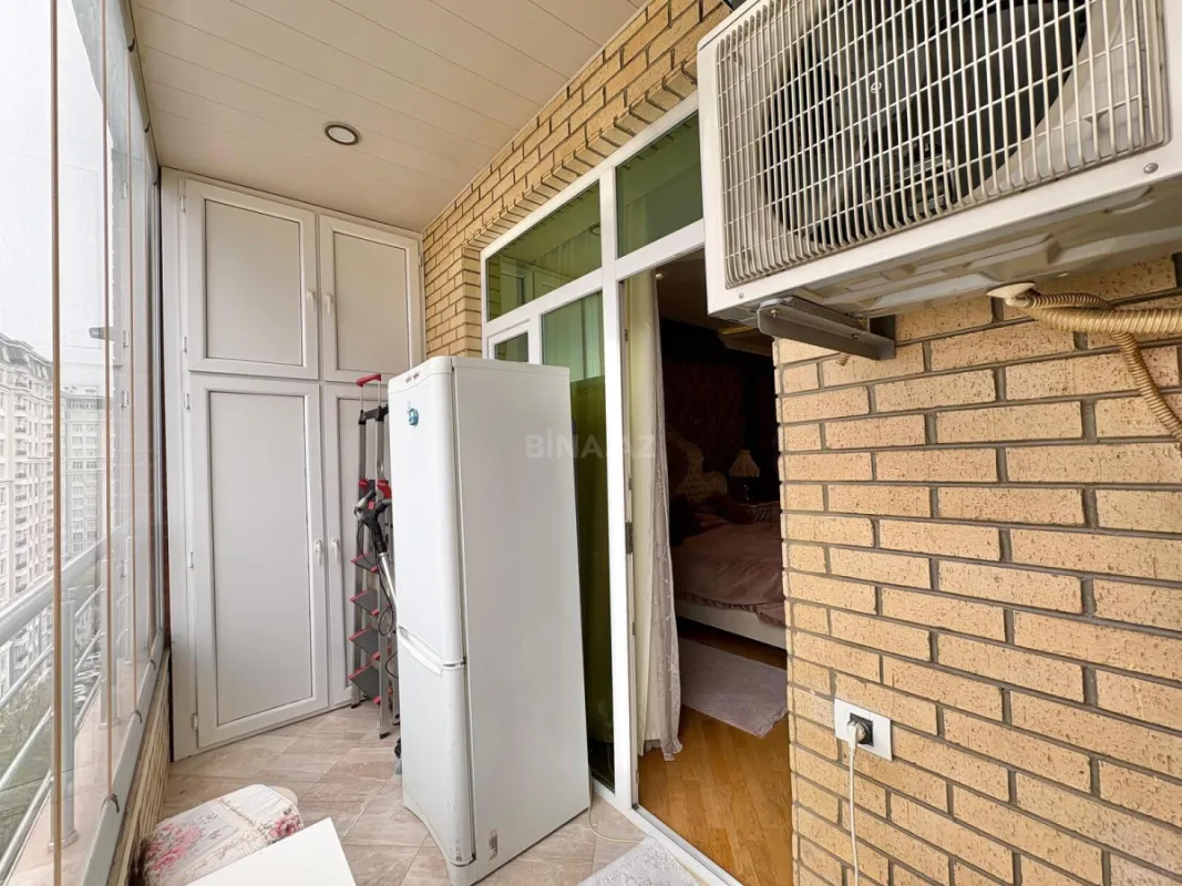 Satılır 3 otaqlı mənzil 165 m²