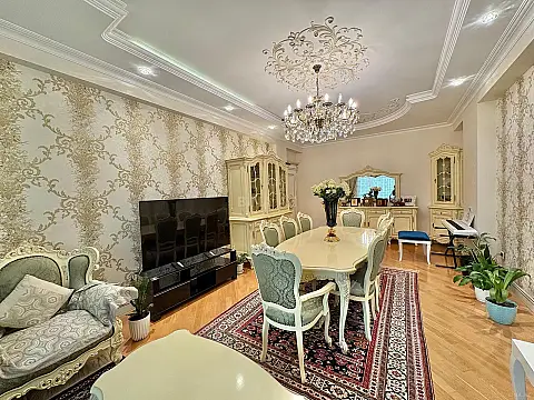 Satılır 3 otaqlı mənzil 165 m²
