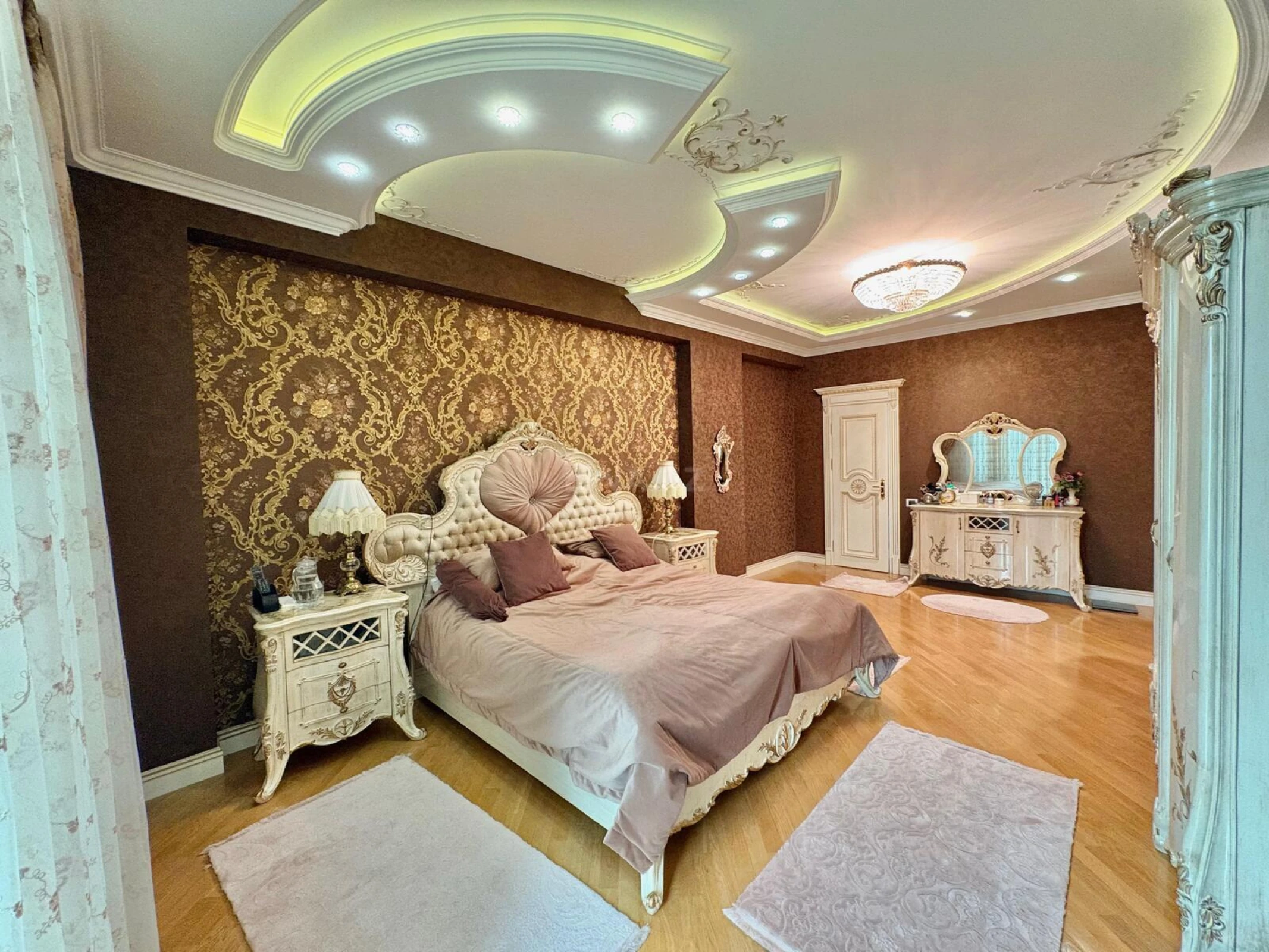 Satılır 3 otaqlı mənzil 165 m²