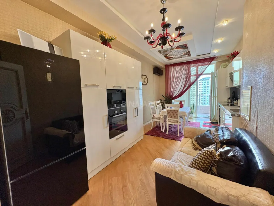 Satılır 3 otaqlı mənzil 165 m²