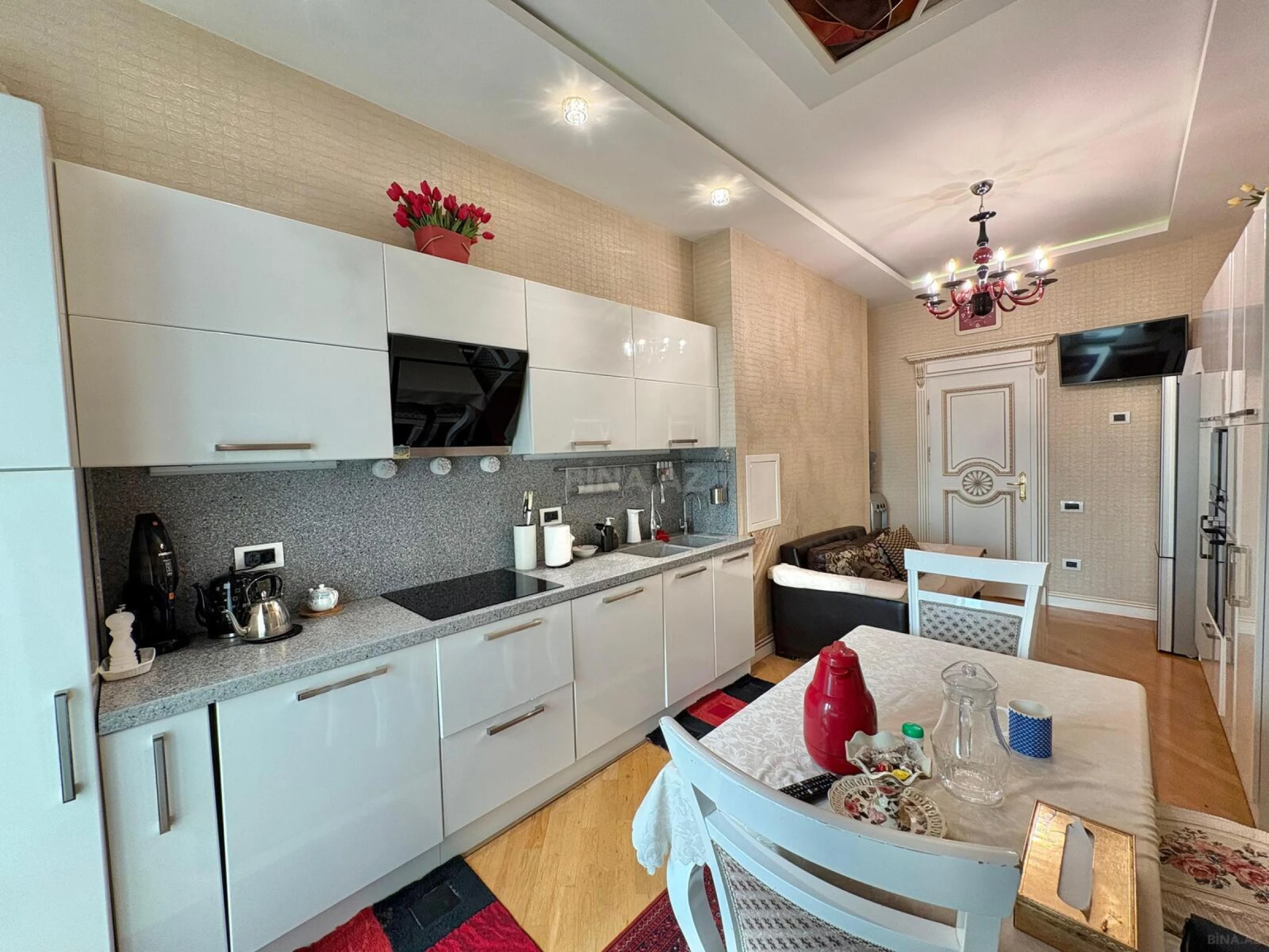 Satılır 3 otaqlı mənzil 165 m²