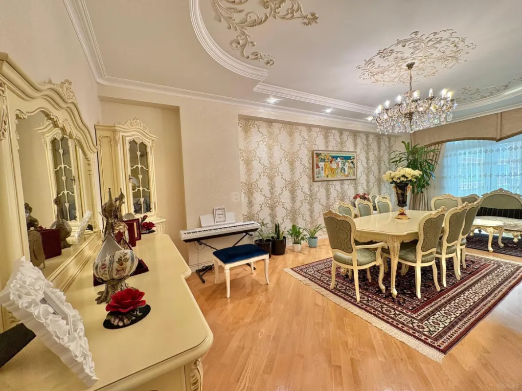 Satılır 3 otaqlı mənzil 165 m²