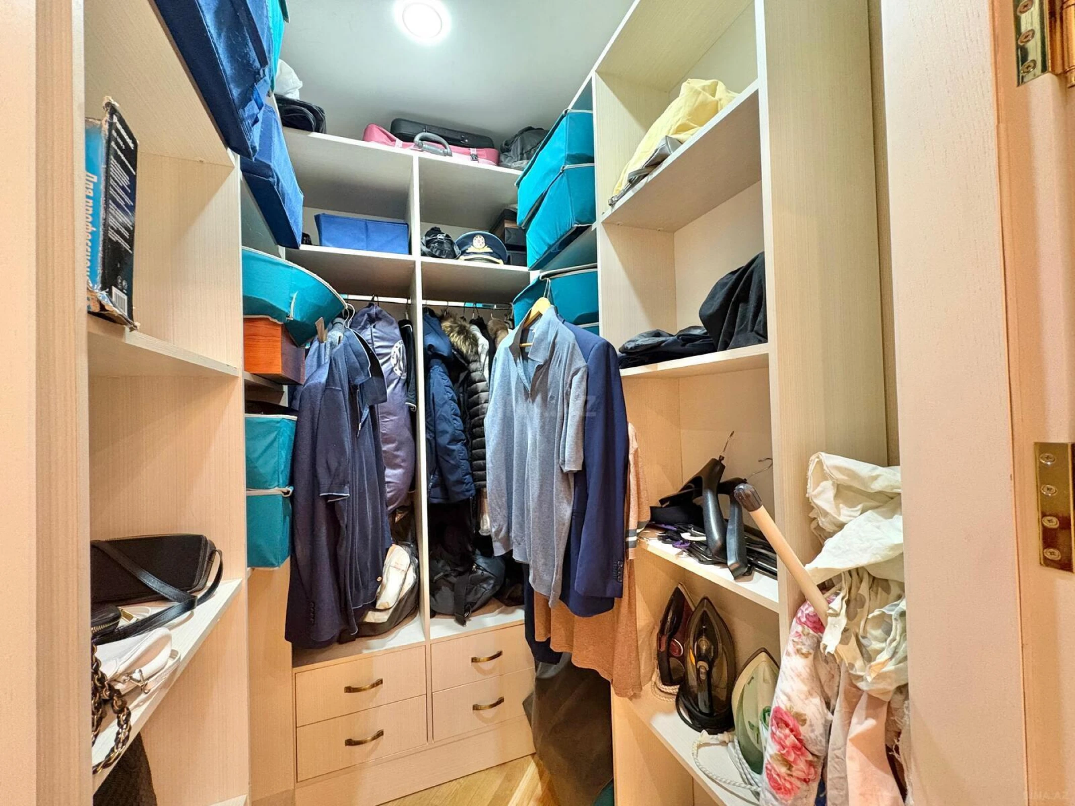 Satılır 3 otaqlı mənzil 165 m²