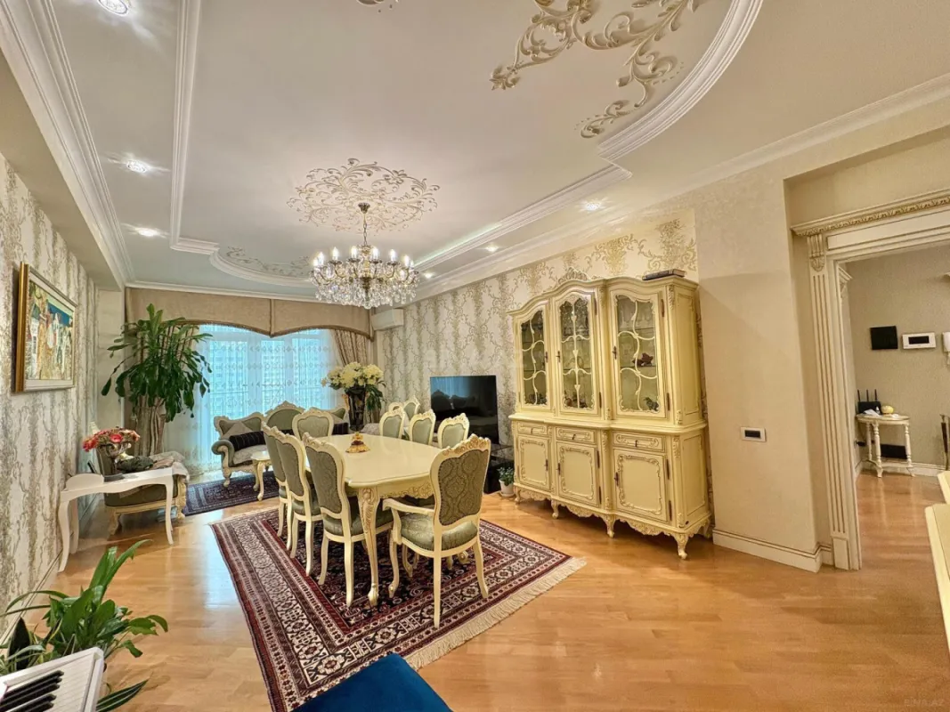 Satılır 3 otaqlı mənzil 165 m²