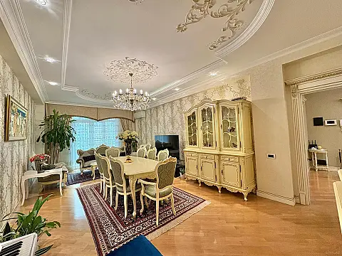 Satılır 3 otaqlı mənzil 165 m²