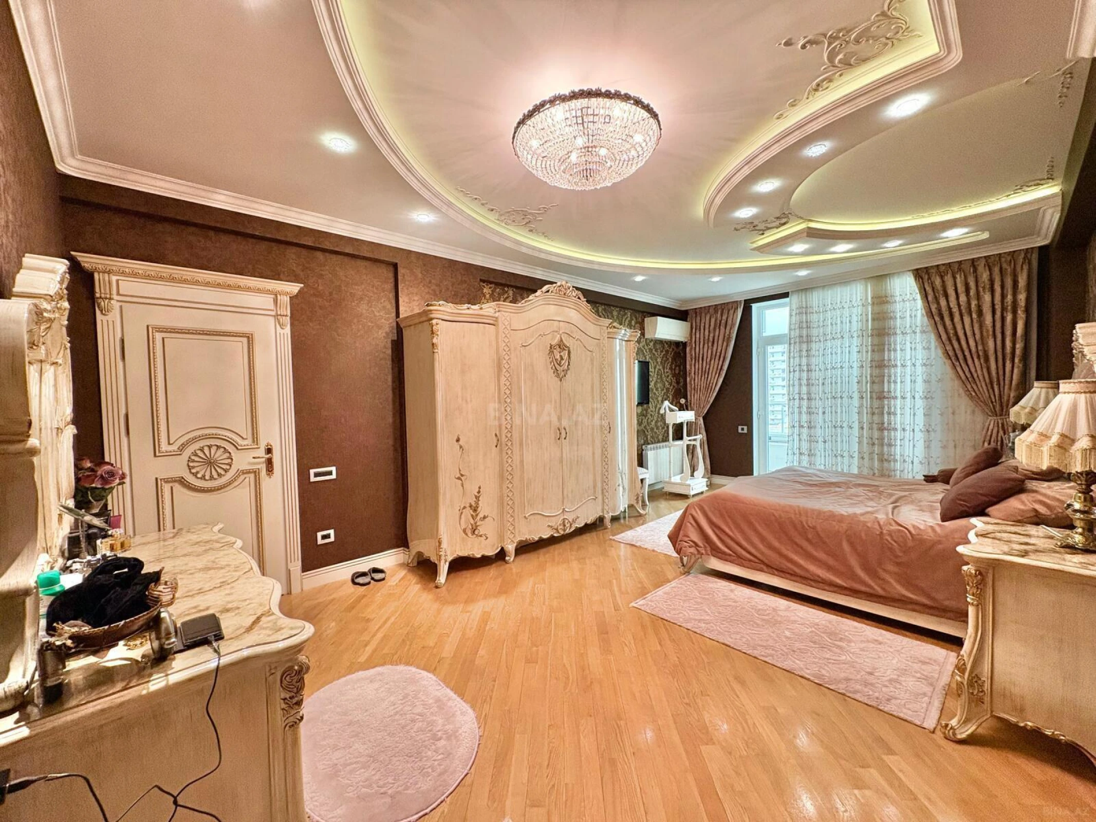 Satılır 3 otaqlı mənzil 165 m²