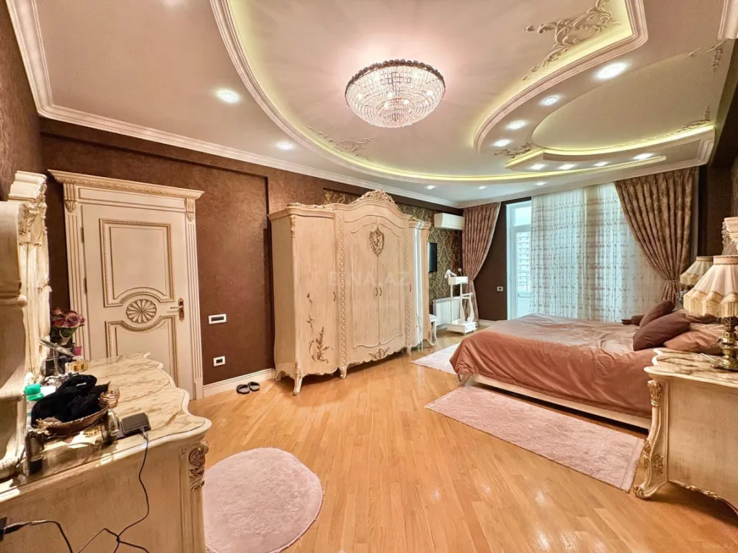 Satılır 3 otaqlı mənzil 165 m²