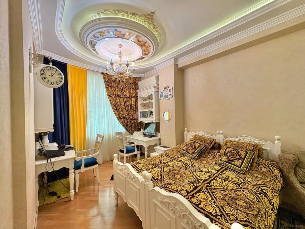 Satılır 3 otaqlı mənzil 165 m²