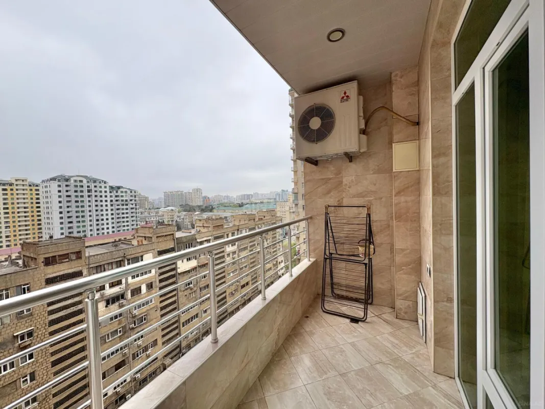 Satılır 3 otaqlı mənzil 165 m²