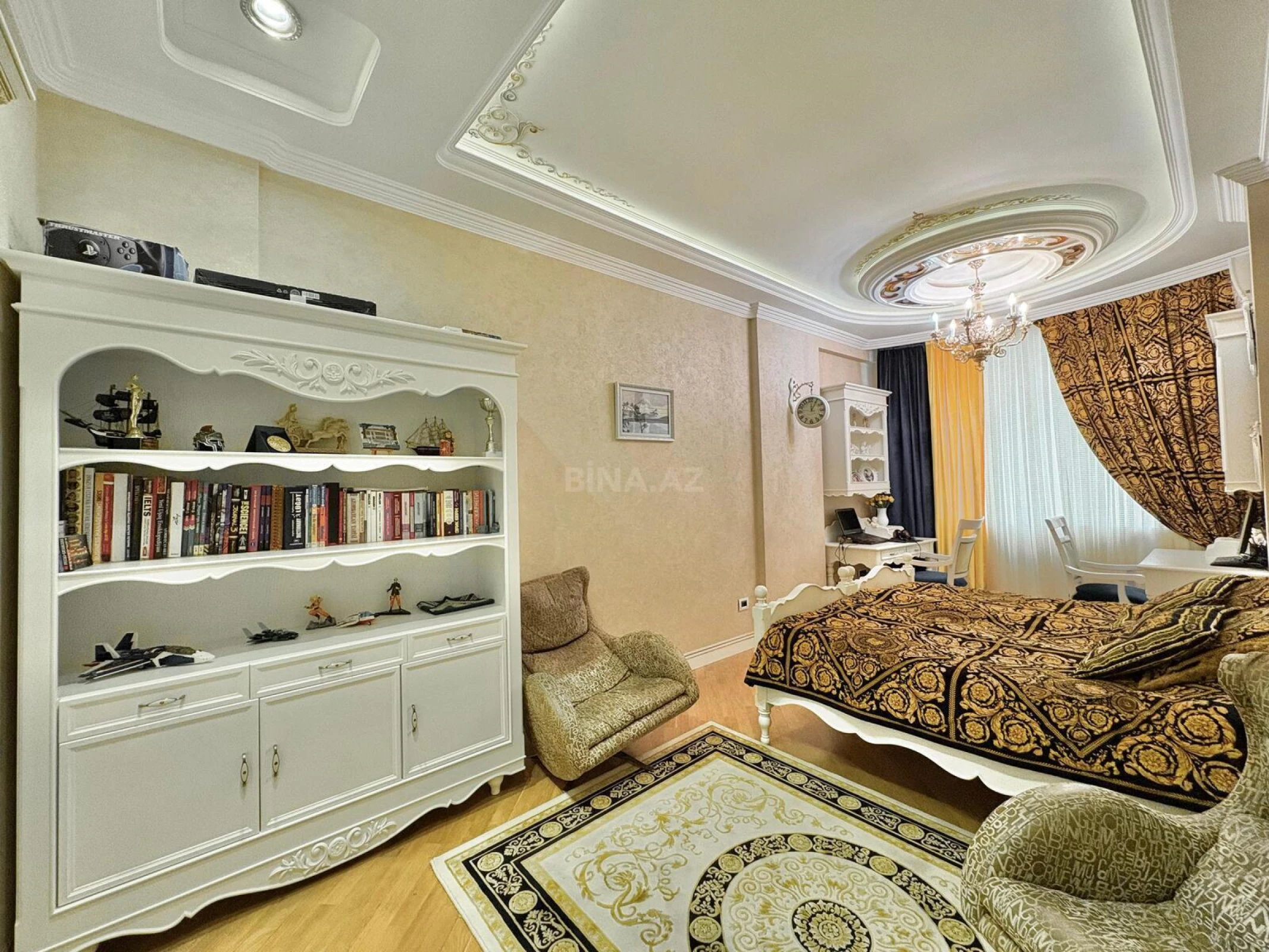 Satılır 3 otaqlı mənzil 165 m²