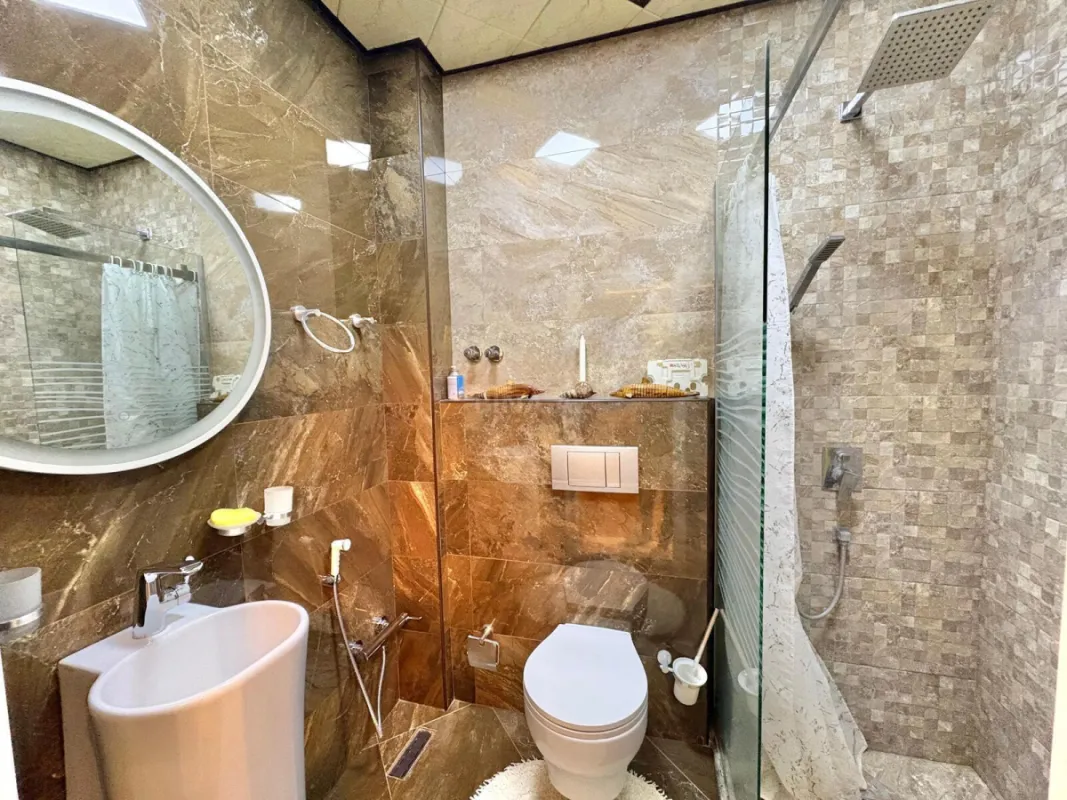 Satılır 3 otaqlı mənzil 165 m²