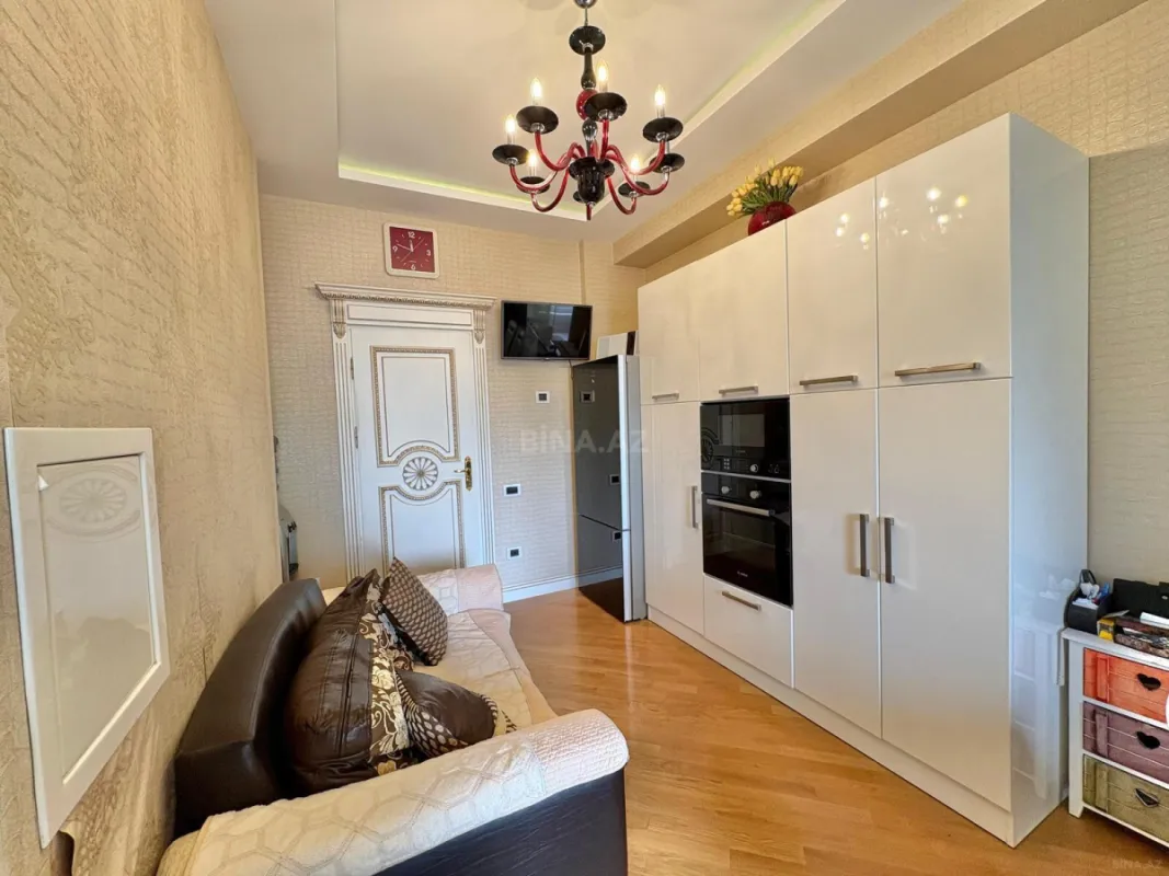 Satılır 3 otaqlı mənzil 165 m²