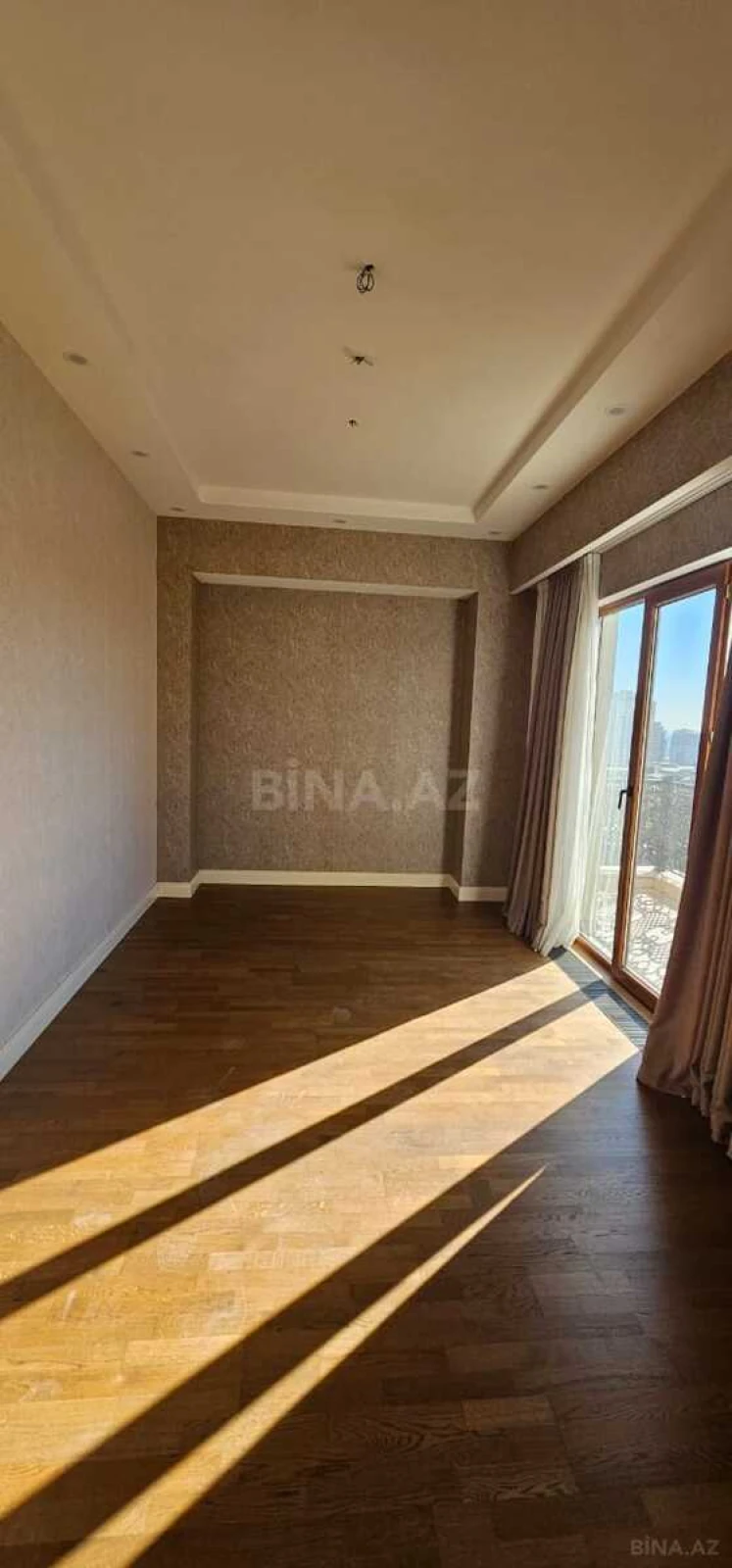 Kirayə verilir 5 otaqlı mənzil 250 m²