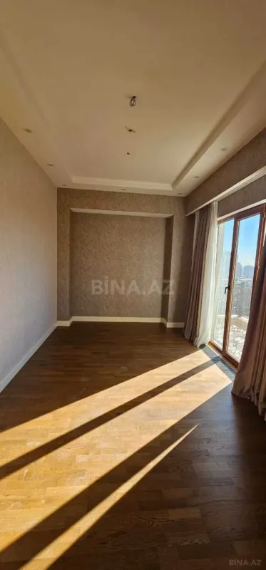 Kirayə verilir 5 otaqlı mənzil 250 m²