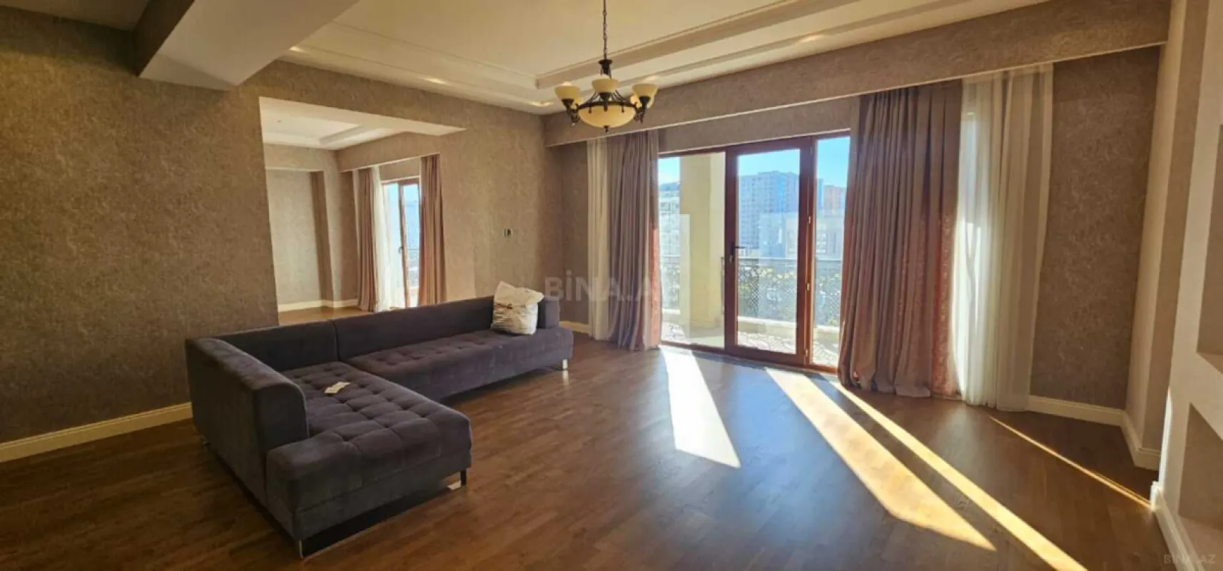 Kirayə verilir 5 otaqlı mənzil 250 m²