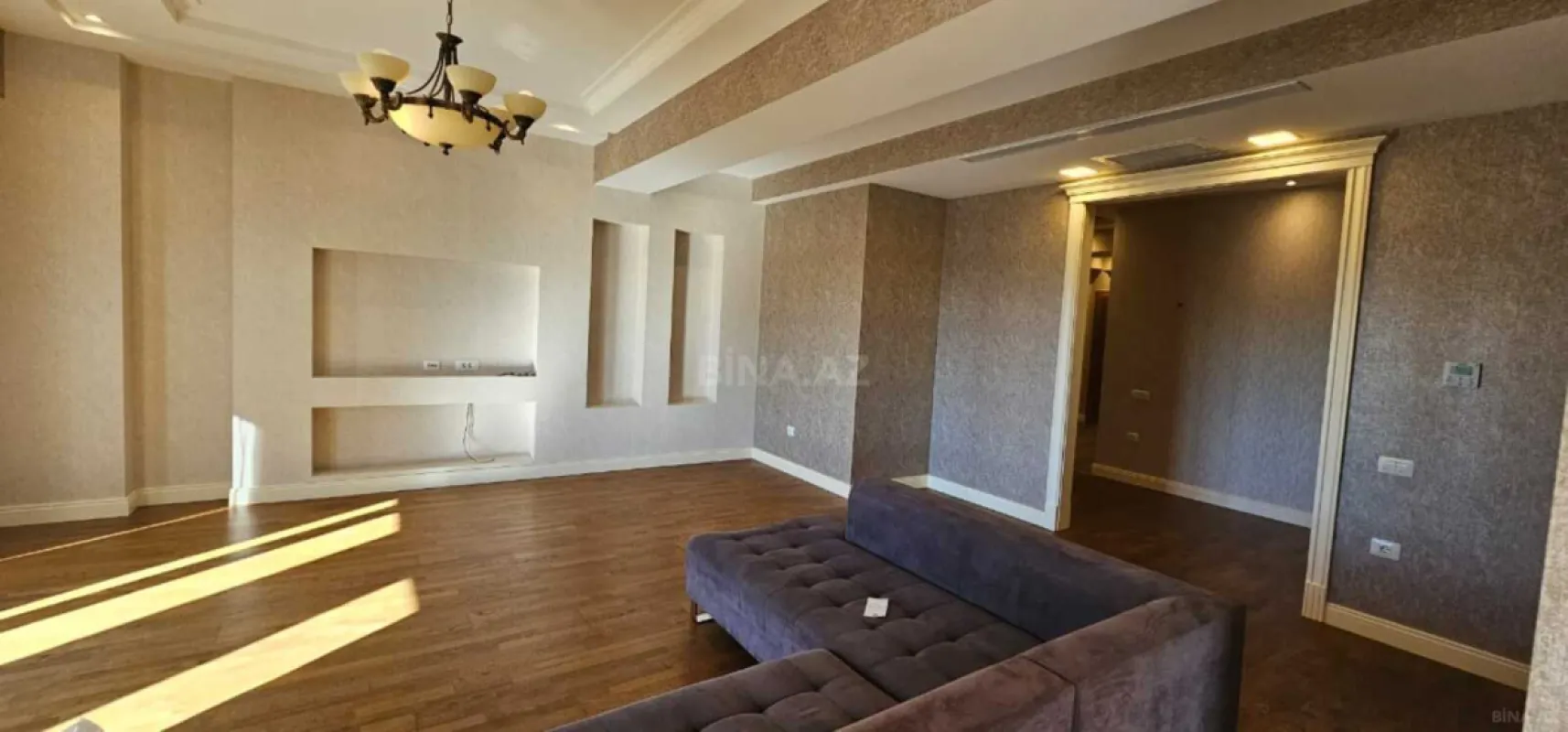 Kirayə verilir 5 otaqlı mənzil 250 m²