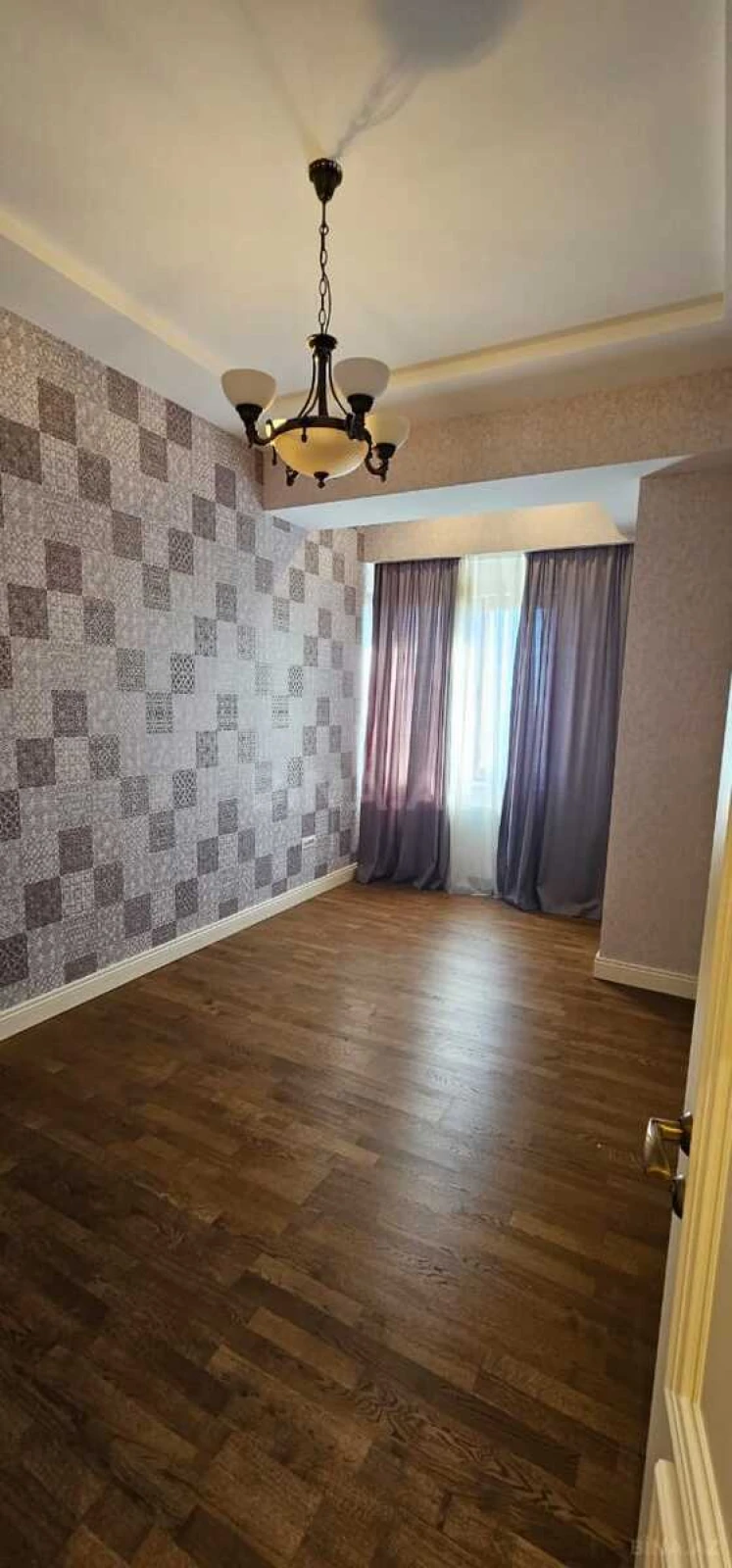 Kirayə verilir 5 otaqlı mənzil 250 m²