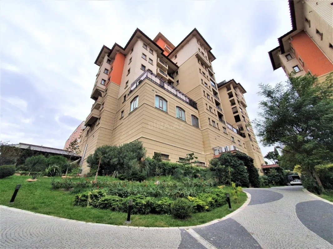 Kirayə verilir 5 otaqlı mənzil 250 m²