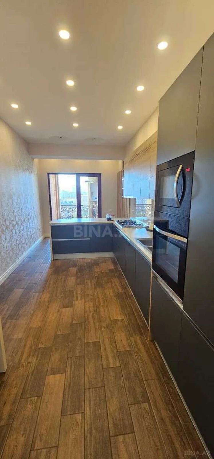 Kirayə verilir 5 otaqlı mənzil 250 m²