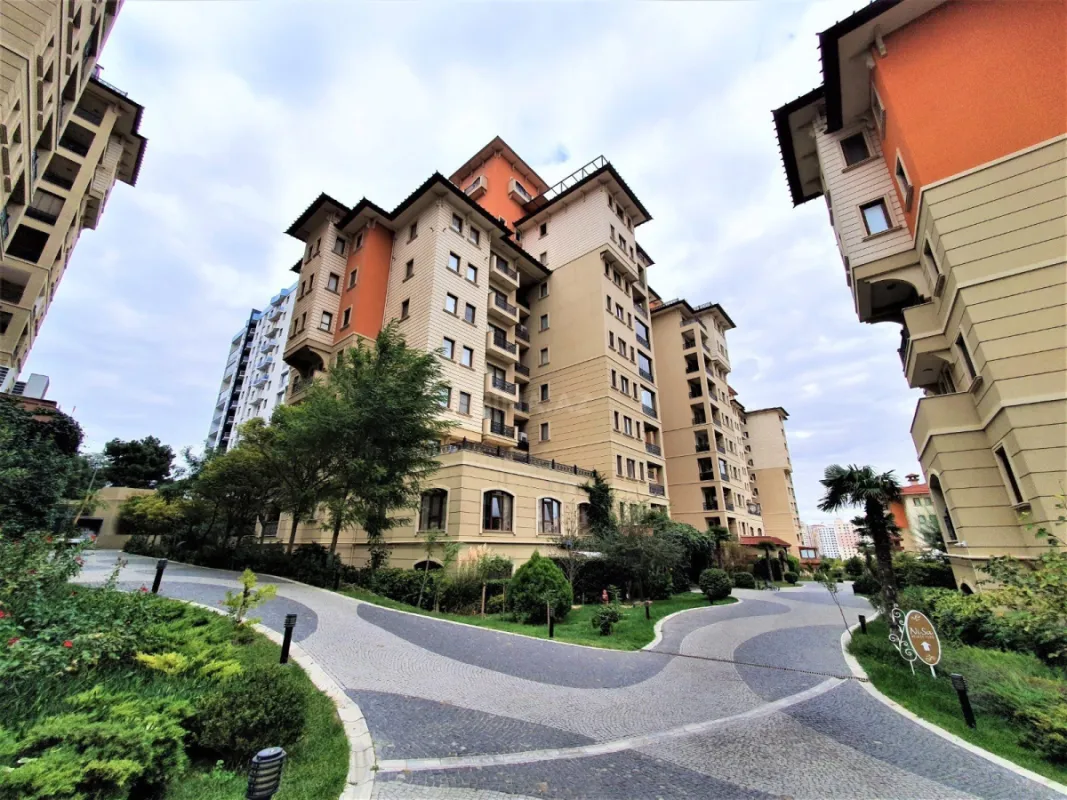 Kirayə verilir 5 otaqlı mənzil 250 m²