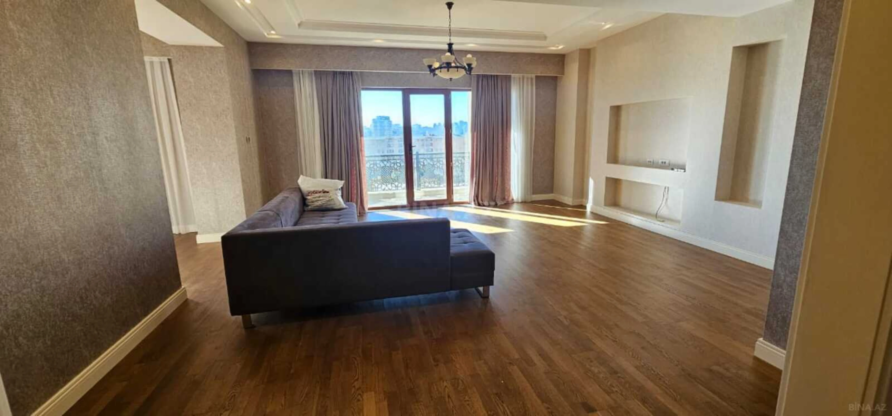Kirayə verilir 5 otaqlı mənzil 250 m²