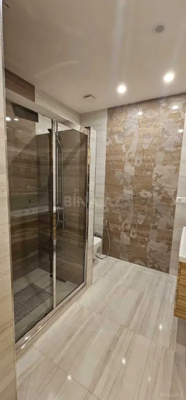 Kirayə verilir 5 otaqlı mənzil 250 m²