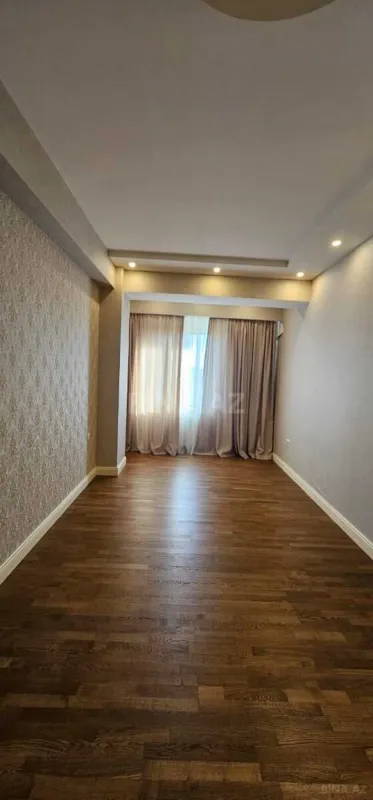 Kirayə verilir 5 otaqlı mənzil 250 m²