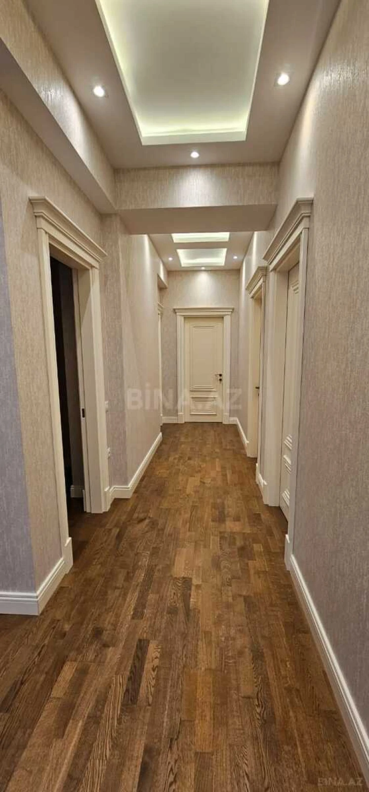 Kirayə verilir 5 otaqlı mənzil 250 m²
