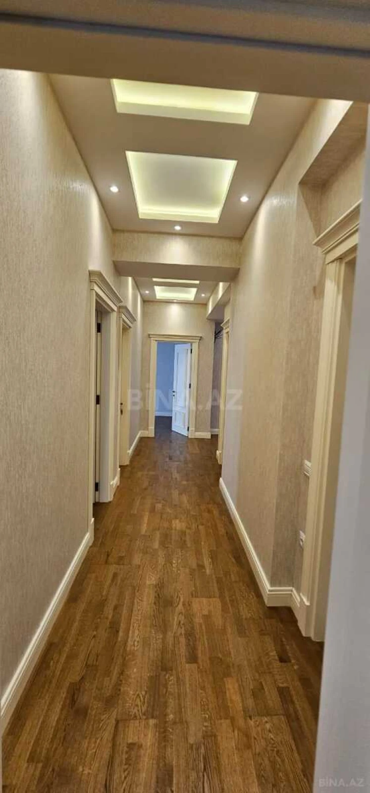 Kirayə verilir 5 otaqlı mənzil 250 m²