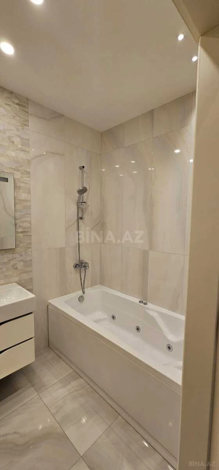 Kirayə verilir 5 otaqlı mənzil 250 m²
